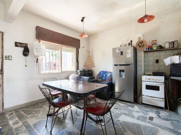 CASA EN VENTA 3 AMBIENTES CASTELAR GRAN PARQUE