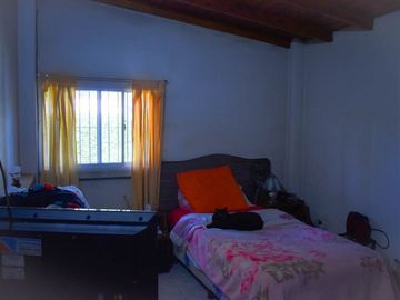VENTA CASA CON PILETA EN MORENO