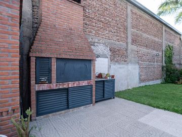 CASA 3 DORMITORIOS EN VENTA EN BERISSO CON PILETA