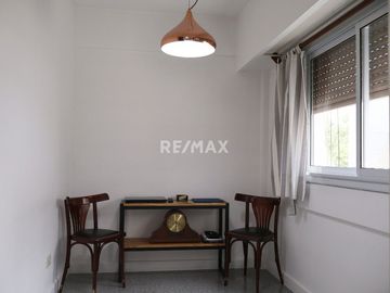 VENTA DPTO. FLORES 3 AMBIENTES CON DEPENDENCIA.