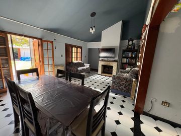 VENDE CASA ZONA POLICLINICO - SAN LUIS