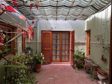 VENDE CASA ZONA POLICLINICO - SAN LUIS