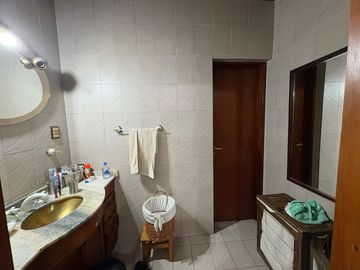 VENDE CASA ZONA POLICLINICO - SAN LUIS