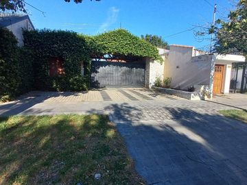 VENDE CASA ZONA POLICLINICO - SAN LUIS