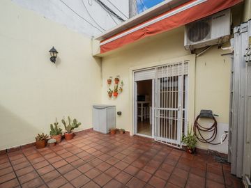 PH 4 Amb. C Patio Pque Chacabuco Excelente estado