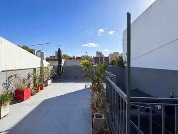VENTA PH 3 AMB. CON TERRAZA Y PARRILA PROPIA
