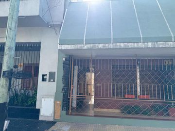 VENTA CASA DOS AMB C/COCHERA, PATIO - APTO CREDITO