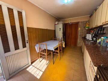 VENTA CASA DOS AMB C/COCHERA, PATIO - APTO CREDITO