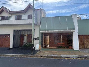 VENTA CASA DOS AMB C/COCHERA, PATIO - APTO CREDITO