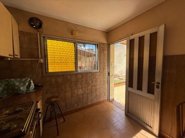 VENTA CASA DOS AMB C/COCHERA, PATIO - APTO CREDITO