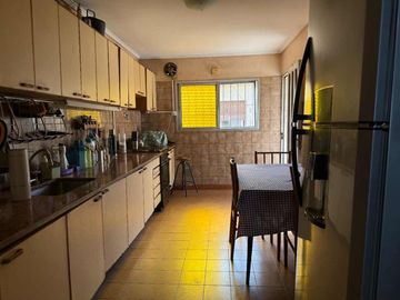 VENTA CASA DOS AMB C/COCHERA, PATIO - APTO CREDITO