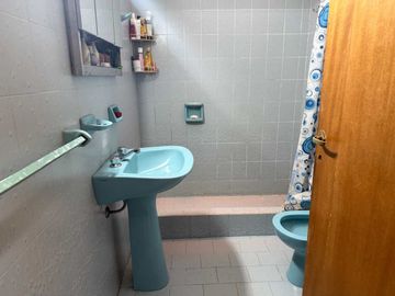 VENTA CASA DOS AMB C/COCHERA, PATIO - APTO CREDITO