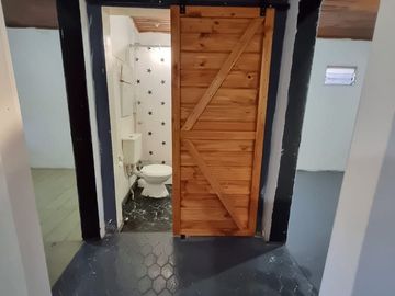 VENTA CASA 5 AMB -PATIO-JARDIN-GARAGE-MALVINAS ARG