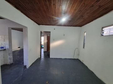 VENTA CASA 5 AMB -PATIO-JARDIN-GARAGE-MALVINAS ARG