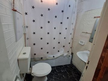 VENTA CASA 5 AMB -PATIO-JARDIN-GARAGE-MALVINAS ARG