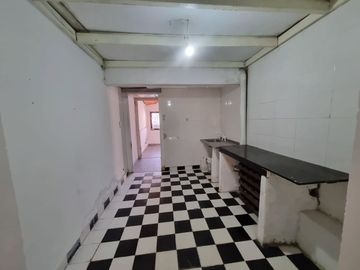 VENTA CASA 5 AMB -PATIO-JARDIN-GARAGE-MALVINAS ARG