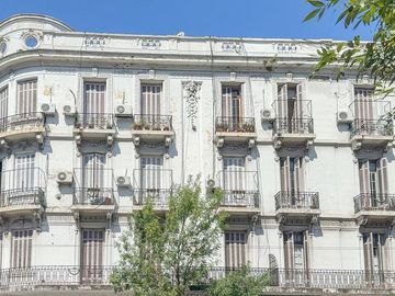 COMODO DEPARTAMENTO DE 4 AMBIENTE CON DEPENDENCIA!