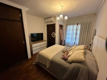 Casa 6 Amb - 4 Dorm Jadin y Pileta  - Punta Chica