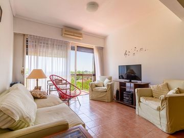 Venta departamento 4 amb - Con Balcón y Cochera