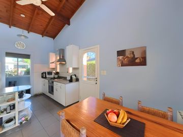 CASA EN VENTA 3 DORMITORIOS CON PILETA B.CERRADO