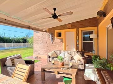 CASA EN VENTA 3 DORMITORIOS CON PILETA B.CERRADO