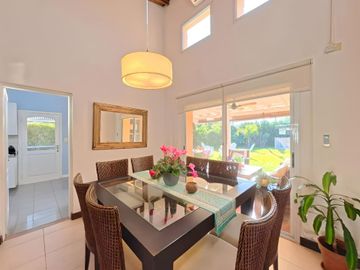 CASA EN VENTA 3 DORMITORIOS CON PILETA B.CERRADO