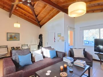 CASA EN VENTA 3 DORMITORIOS CON PILETA B.CERRADO