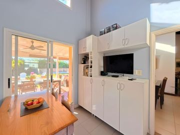 CASA EN VENTA 3 DORMITORIOS CON PILETA B.CERRADO