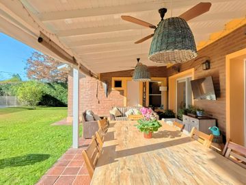 CASA EN VENTA 3 DORMITORIOS CON PILETA B.CERRADO