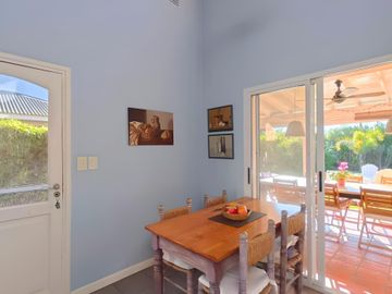 CASA EN VENTA 3 DORMITORIOS CON PILETA B.CERRADO