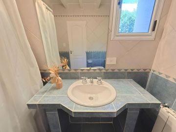 CASA EN VENTA 3 DORMITORIOS CON PILETA B.CERRADO
