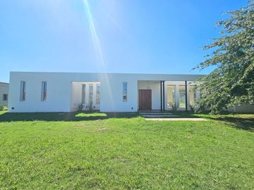 VENTA CASA 5 AMBIENTES COMARCA DE  LUJAN