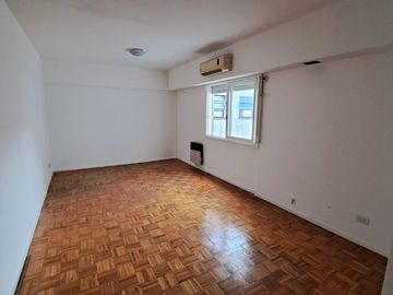 VENTA DOS AMBIENTES COCHERA LUMINOSOS OLIVOS