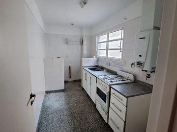VENTA DOS AMBIENTES COCHERA LUMINOSOS OLIVOS