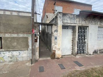 VENTA CASA INTERNA DOS DORMITORIOS, ALBERDI