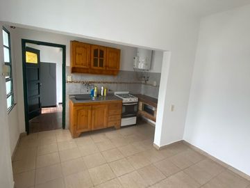 VENTA CASA INTERNA DOS DORMITORIOS, ALBERDI