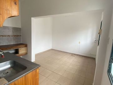 VENTA CASA INTERNA DOS DORMITORIOS, ALBERDI