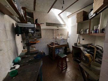 VENTA CASA LOTE PROPIO EN ESQUINA CHACARITA