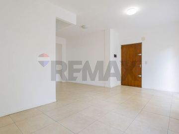 VENTA DEPTO 2 AMB PATIO Y COCHERA FIJA VILLA LURO