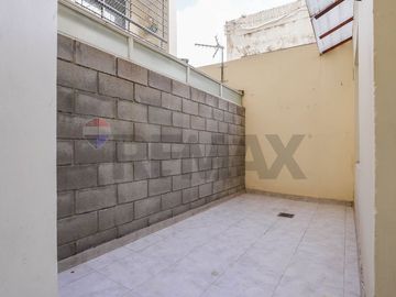 VENTA DEPTO 2 AMB PATIO Y COCHERA FIJA VILLA LURO