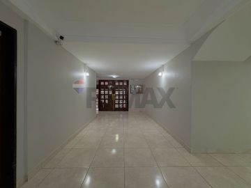 Venta departamento con balcón 4 amb. en Olivos