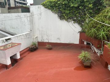 OPORTUNIDAD VENTA CASA 5 AMBIENTES COCHERA TERRAZA