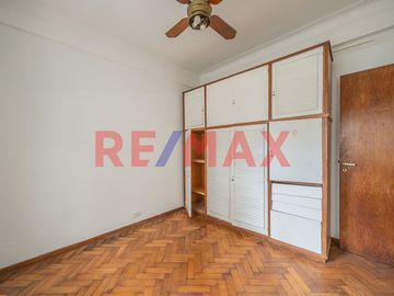 VENTA DE DPTO. 3 AMB. CON PATIO EN BALVANERA
