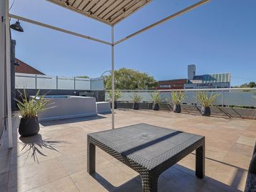 VENTA LOCAL Y DPTO 4 AMB RECICLADO AVENIDA JBJ