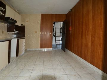 Venta casa  4 amb con local.Zona  Comercial