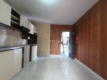 Venta casa  4 amb con local.Zona  Comercial