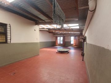 Venta casa  4 amb con local.Zona  Comercial