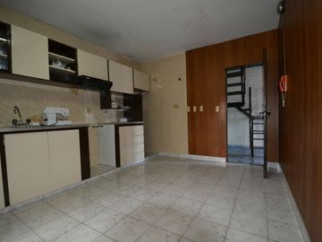Venta casa  4 amb con local.Zona  Comercial