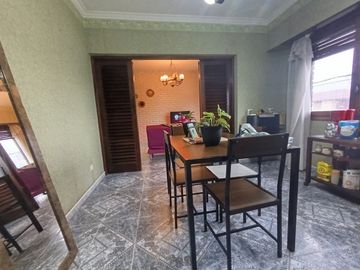 Venta casa  4 amb con local.Zona  Comercial