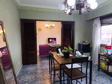 Venta casa  4 amb con local.Zona  Comercial